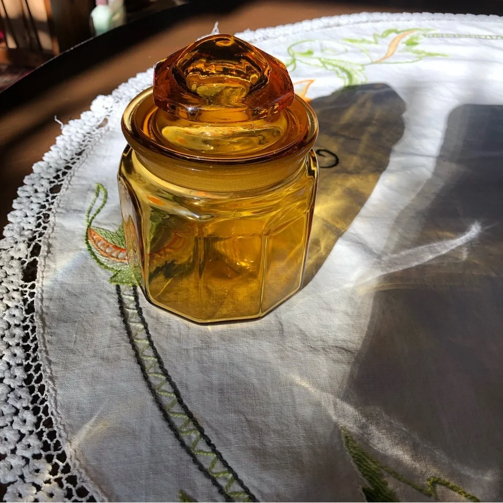 Vintage LE Smith Dakota Amber Paneled Apothecary Canister. 5.5 x4.5